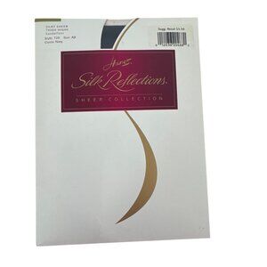 Hanes Silk Reflections Sheer Silky Sheer Thigh Highs 720 Size AB Sandalfoot Navy
